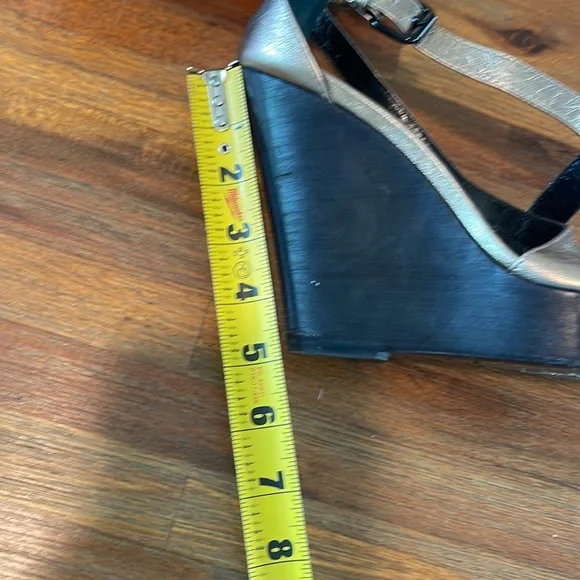 Burberry Metallic Gold Wooden Wedge Heel Leather Criss Cross Sandal - 41 10 - Picture 12 of 16